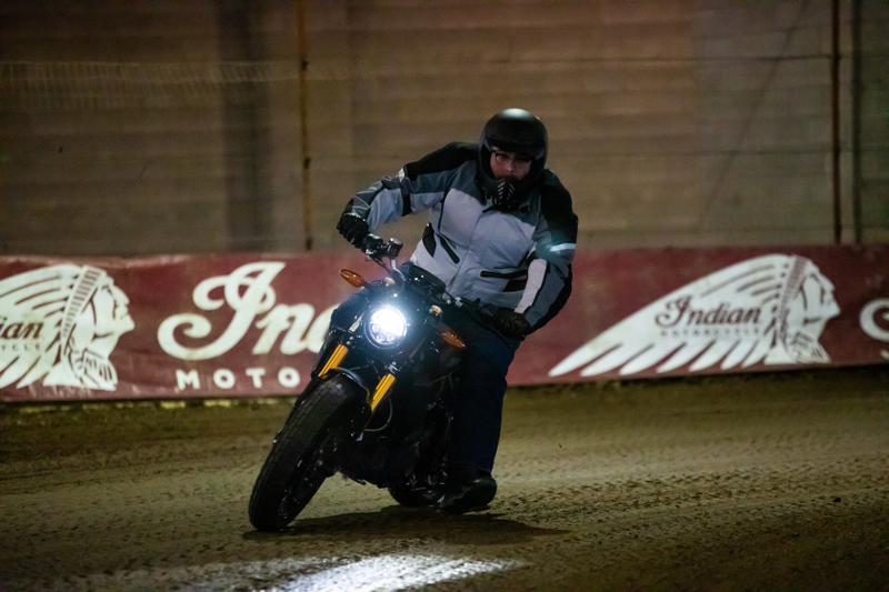 Illustration for article titled What I Learned Riding a 1200cc Motorbike With No Front Brake on a Dirt Track